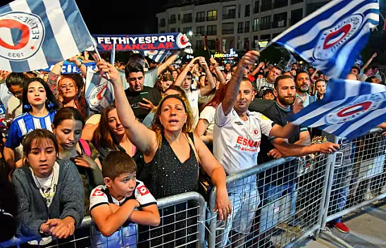 Şimşekler kupayı Beşkaza'da kaldırdı