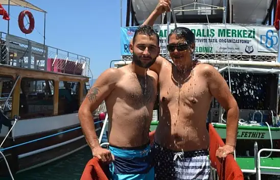 Su altında serinlediler