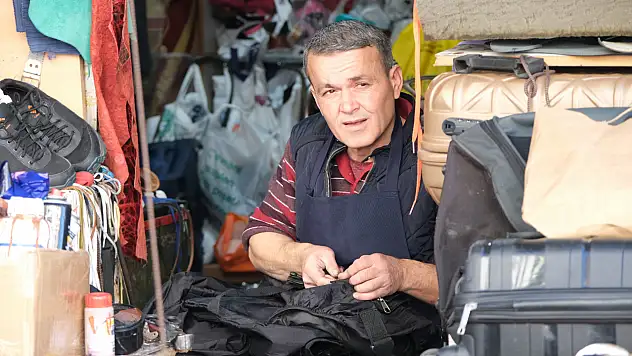 30 yıllık ayakkabı tamircisi Uysal: 'Teknoloji olsun ama gelenek kaybolmasın'