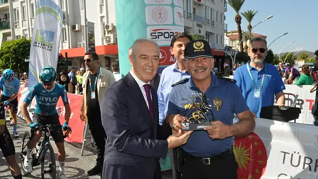 58. Cumhurbaşkanlığı Türkiye Bisiklet Turu' ndan Dadaşoğlu'na teşekkür plaketi