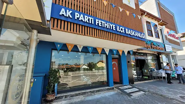 AK Parti Fethiye ilçe binasına taşlı saldırı