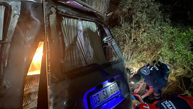 ARAÇ, 20 METREDEN AŞŞAĞI DÜŞTÜ