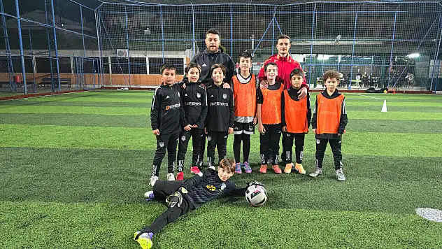 Atletik Futbol Akademi'de Küçük Yaş Gruplarına Futbol Eğitimi