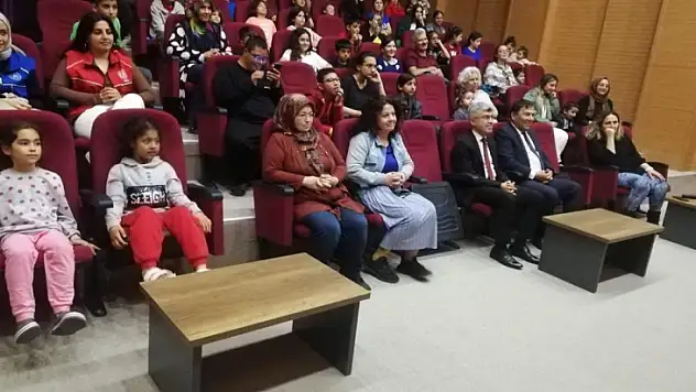 Atmaca,depremzedelerle geleneksel oyunlar izledi