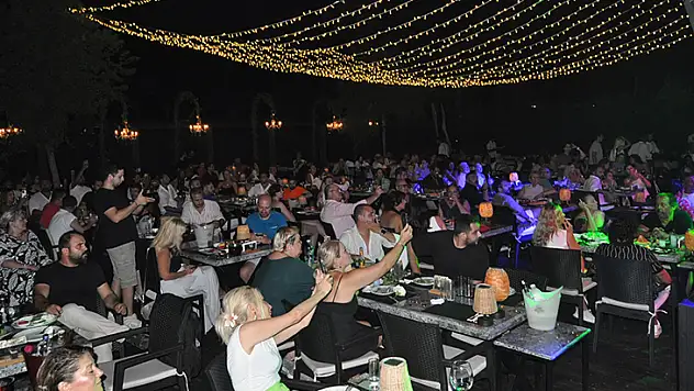 Barbunn Fethiye'de 'Sakiler Grubu' Unutulmaz Bir Konser Verdi