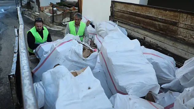 Belediyeden Vatandaşlara Yakacak Desteği