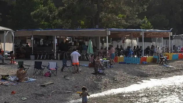 Büyük Samanlık plajında eylül yoğunluğu