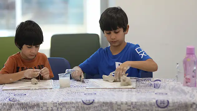Büyükşehir miniklerin hayal gücünü kille buluşturdu: Minik eller sanata dönüştü