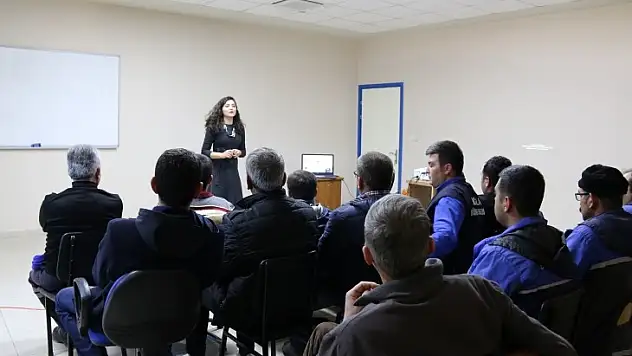 Büyükşehir personeline 'Akaryakıt Ürün Bilgisi, Güvenli Dolum Kuralları' eğitimi