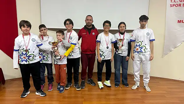 Büyükşehir Sporcularından Satrançta Çifte Başarı