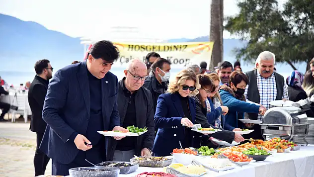 Çalış Boat'tan Karaca'ya teşekkür plaketi