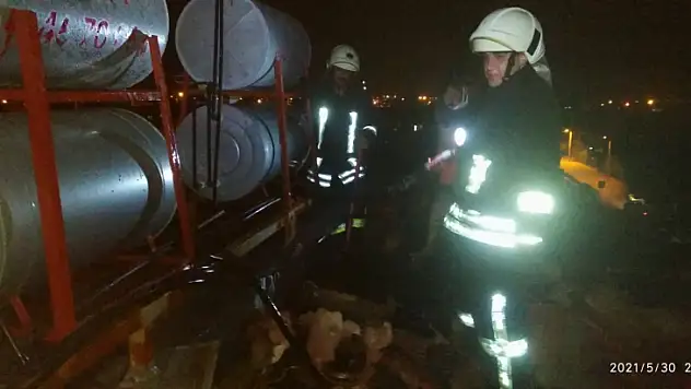 Çatı yangını büyümeden söndürüldü