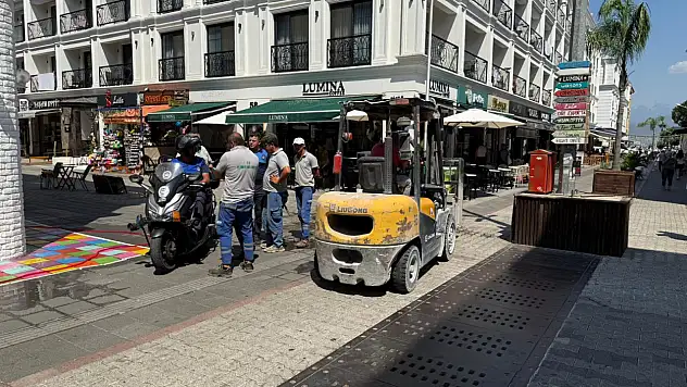 Dispanser Sokak'ta Banklar ve Çiçekler Kaldırıldı