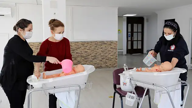 Doğuma hazırlık kursunda yüz yüze eğitimler başladı