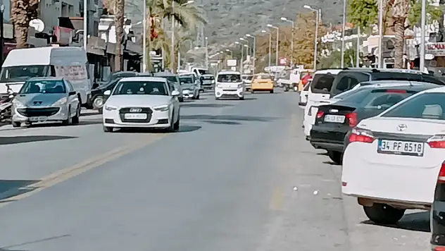 DÜZENSİZ PARK SORUNU BİTMİYOR