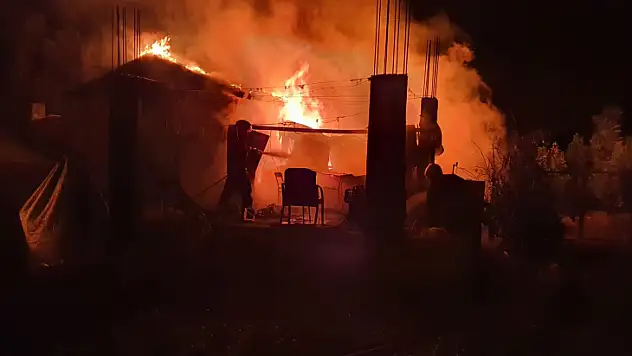 Evde çıkan yangın paniğe neden oldu