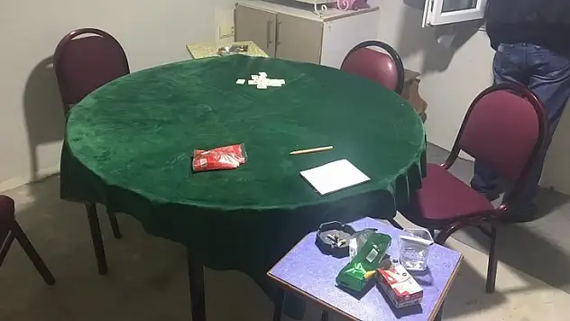 Evde Kumar Oynayanlara Sosyal Mesafe Cezası