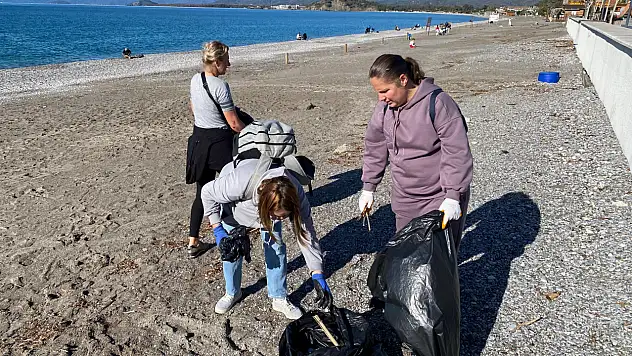 Fethiye Belediyesi ve Yerleşik Yabancılar Çalış'ı Temizledi