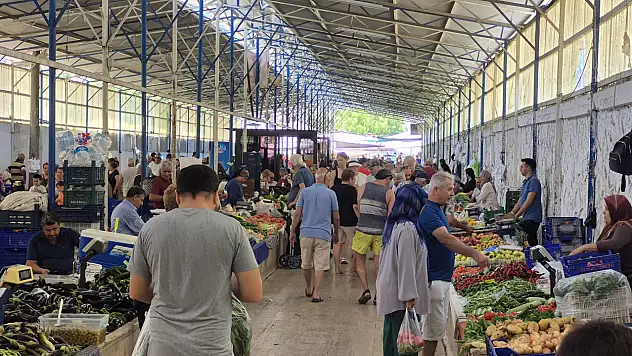 Fethiye Cuma Pazarı'nda Yoğunluk Az