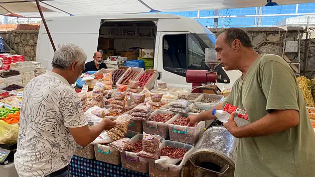 Fethiye'de 40 yıllık miras: Hacı Fesen'in kuruyemiş dünyası