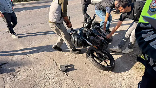 Fethiye'de Adnan Menderes Bulvarı'nda motosiklet kamyonun altına girdi