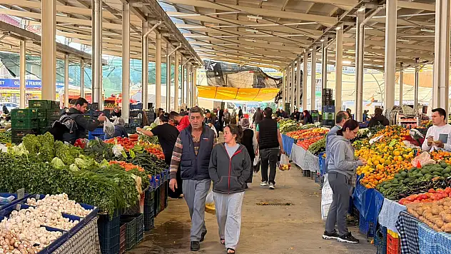 Fethiye'de Cumartesi pazarı esnafı dertli
