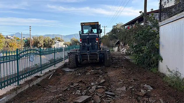 Fethiye'de Hıdırlık mevkii kanal boyunda yol çalışmaları başladı