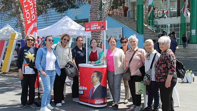 Fethiye'de İmamoğlu İmza Kampanyası Büyük Destek Görüyor