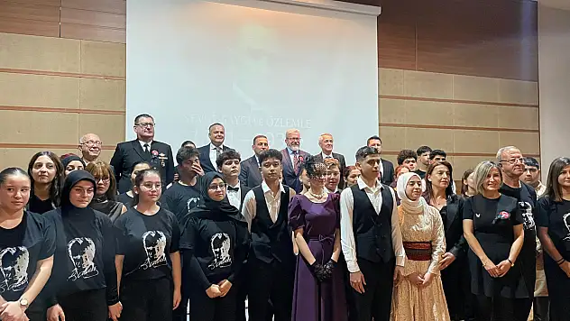 Fethiye'de öğrencilerden Atatürk'e saygı ve özlem dolu anma