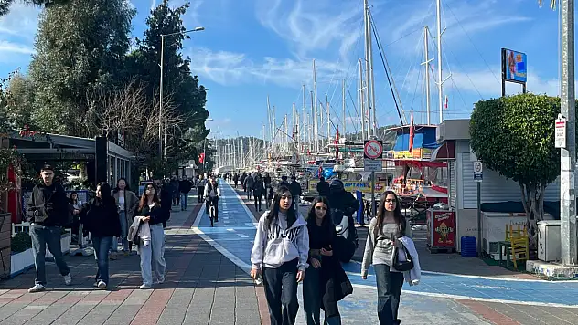 Fethiye'de yarıyıl tatiliyle birlikte çarşılar şenlendi
