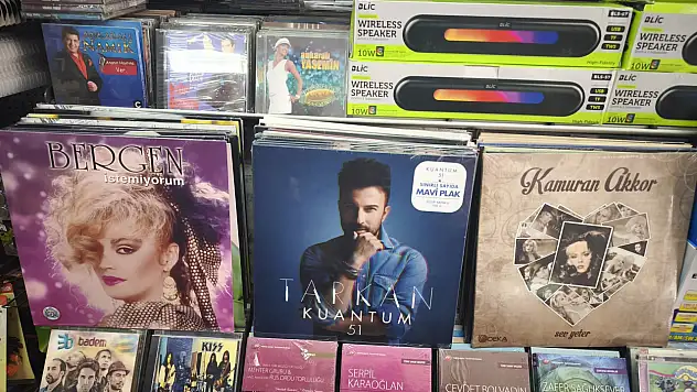 Fethiye'nin son kasetçisi teknolojiye direniyor