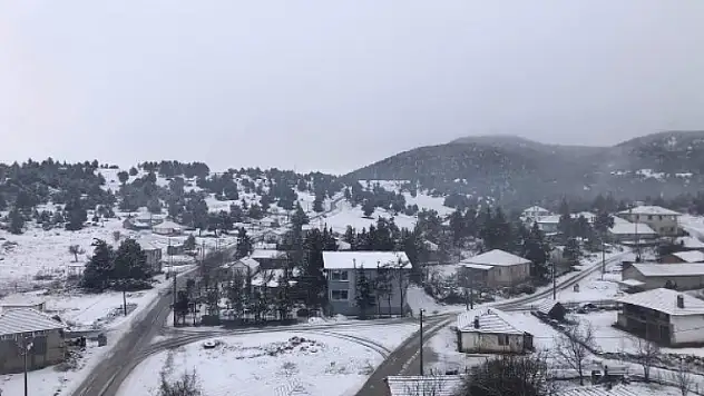 FETHİYE VE SEYDİKEMER'DE KAR YAĞIŞI ETKİLİ OLDU