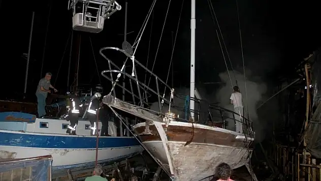 Fethiye'de Bakıma Alınan Teknede Yangın Çıktı