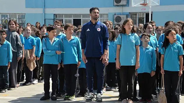 Fethiyespor'dan Atatürk Ortaokulu'na Bayram Ziyareti