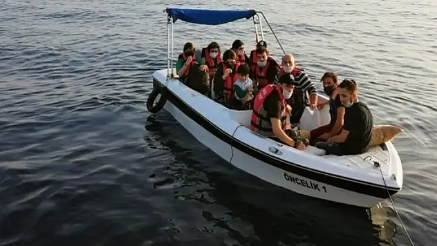 Fiber Teknede 11 Düzensiz Göçmen Kurtarıldı