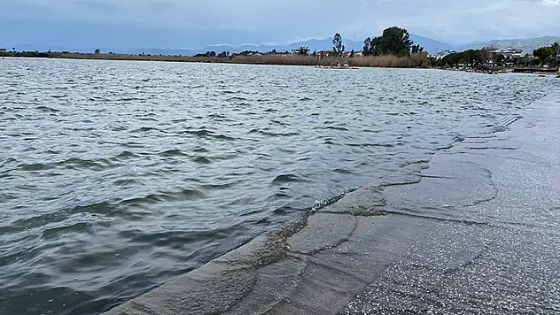 Fırtına Nedeniyle Deniz Taştı