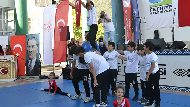 GENÇLER BAYRAMI DOYASIYA KUTLADI