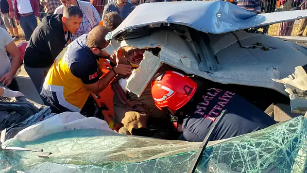 HAL KAVŞAĞINDA FECİ KAZA