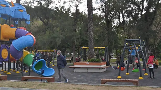 Halk güneşli havayı değerlendiriyor