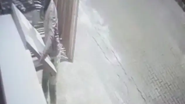 Hırsızlık olayı kameraya yansıdı