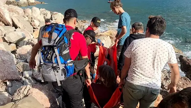 Kabak Koyu'nda Kayalıklardan Düşen Kişiyi JAK Ekipleri Kurtardı