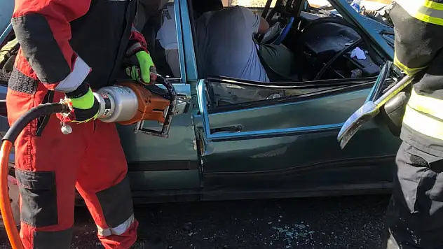 KAFA KAFAYA ÇARPIŞTILAR