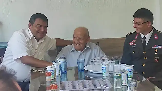 KAYMAKAM BALCI VE YARBAY ÇİÇEK, KORE GAZİSİ'Nİ ZİYARET ETTİ