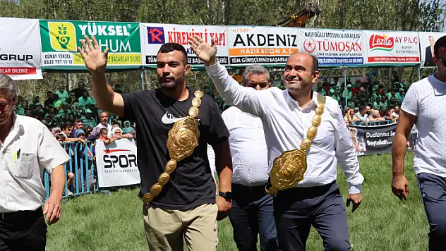 Kırkpınar Başpehlivanı Er Meydanında