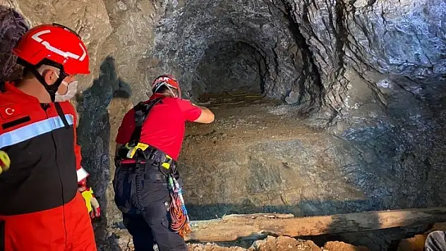 Maden Ocağında 40 metrelik Tünele Düşen Genç Filmleri Aratmayan Bir Operasyonla Kurtarıldı