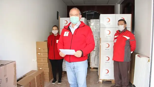 Milli Futbolcu İrfan Can Kahveci'den Muğla Kızılay'a yardım