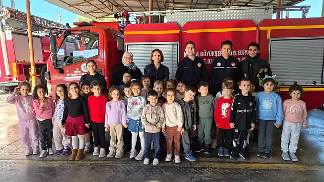 Minik öğrencilerden itfaiyeye anlamlı ziyaret