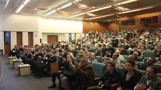 Mısırlı Hafız Ahmet Ezzat'tan Kur'an-ı Kerim Tilaveti