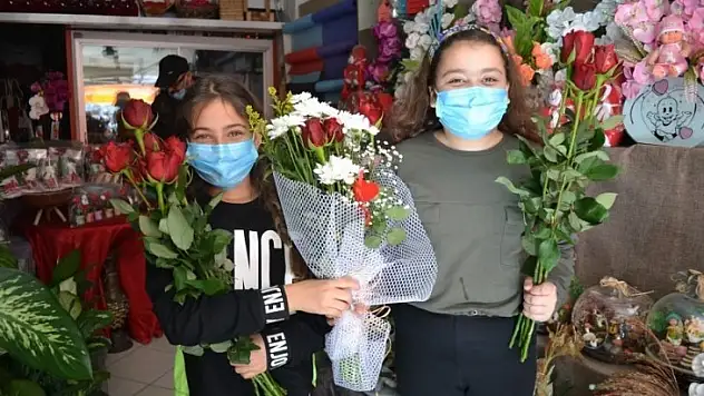Özden, Pandemi çiçek fiyatlarını da arttırdı