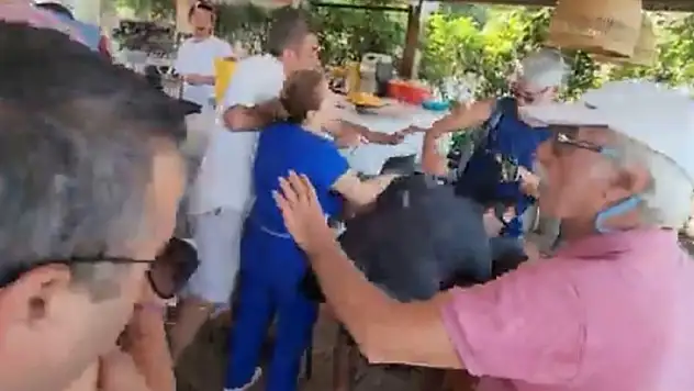 Sahili İşgal Edenler Çevrecilere Ve Gazetecilere Saldırdı